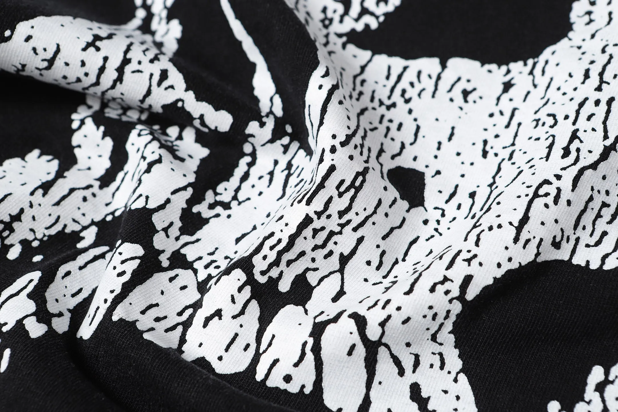 901# Black I P62 Hellstar T （fabric):32 250 Sizes（size）：S-M- L- X L （colour）： Black